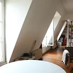 Beautiful Apt With View On The Roofs Of Paris