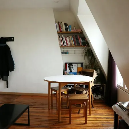Beautiful Apt With View On The Roofs Of Paris Appartamento *
