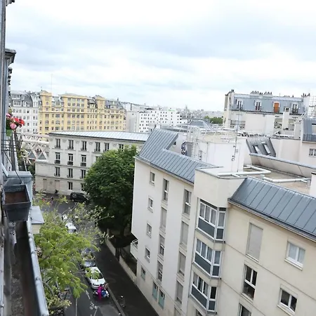 Beautiful Apt With View On The Roofs Of Paris Appartamento *